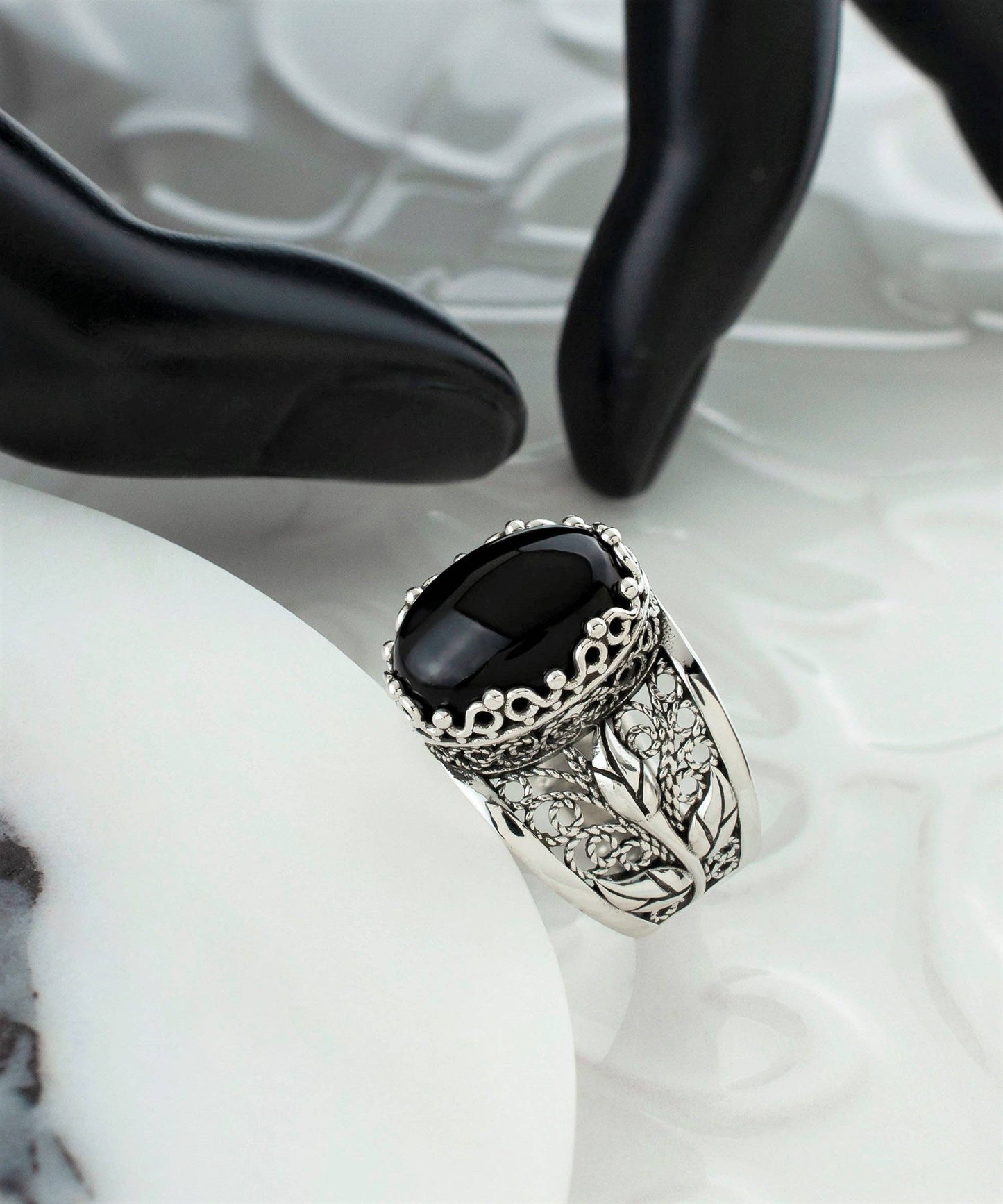 Filigree Art Black Onyx Gemstone Tulip Detailed Women Sterling Silver Statement Ring: Black Onyx / 8
