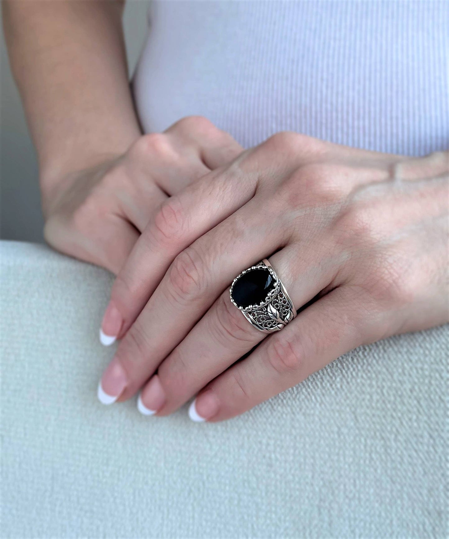 Filigree Art Black Onyx Gemstone Tulip Detailed Women Sterling Silver Statement Ring: Black Onyx / 8