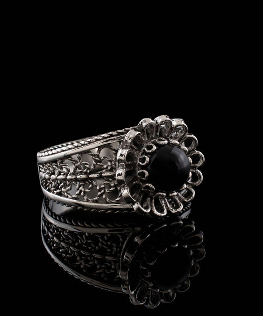 Filigree Art Daisy Figured Black Onyx Gemstone Women Sterling Silver Cocktail Ring: 9.5